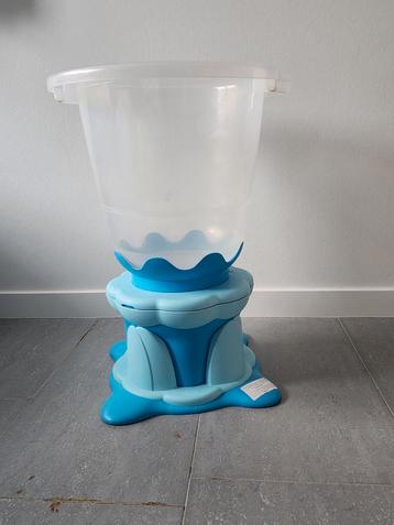 Tummy Tub met voetbankje beschikbaar voor biedingen