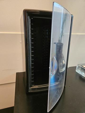 Kleine doos voor 16 cd's beschikbaar voor biedingen