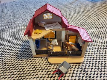 Playmobil paardenstal met paarden en hekwerk  beschikbaar voor biedingen