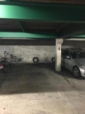 Overdekte autostaanplaats te huur in Merksem beschikbaar voor biedingen