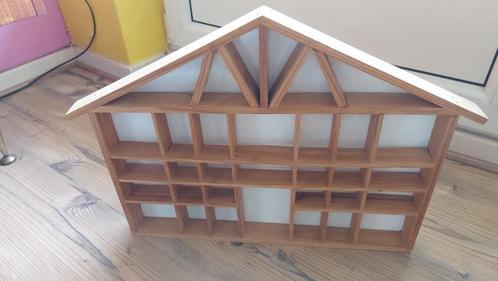 Petite étagère en bois maison pour miniatures à suspendre, Antiek en Kunst, Curiosa en Brocante, Ophalen of Verzenden