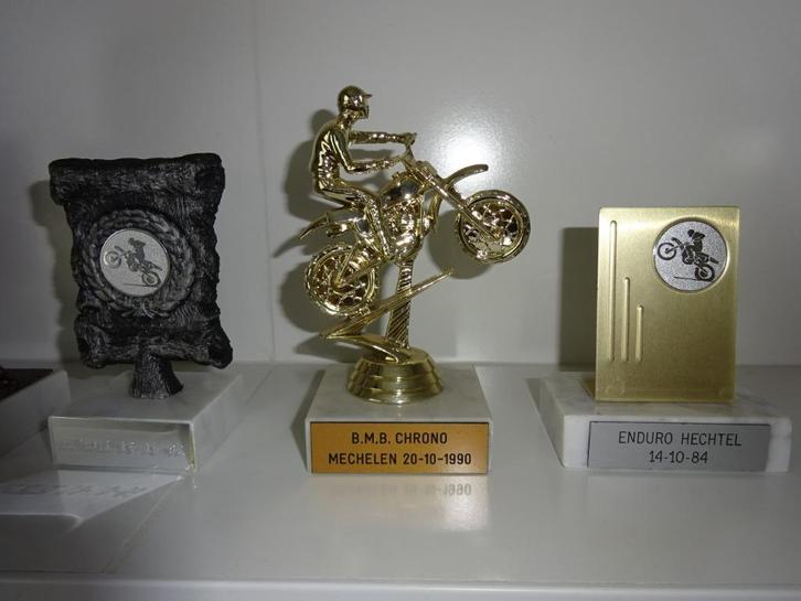 Lot van 14 vintage motorcross trofeeën jaren 80 BMB, Verzamelen, Automerken, Motoren en Formule 1, Zo goed als nieuw, Motoren