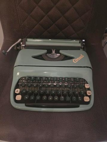 Retro typemachine Consul met opberg tas.  beschikbaar voor biedingen