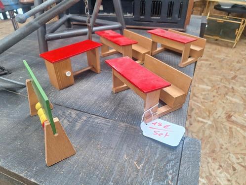 Gezellig vintage speelgoed schooltje in hout., Verzamelen, Poppenhuizen en Toebehoren, Zo goed als nieuw, Ophalen