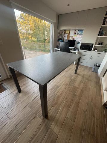 Eettafel 2m x 1m beschikbaar voor biedingen