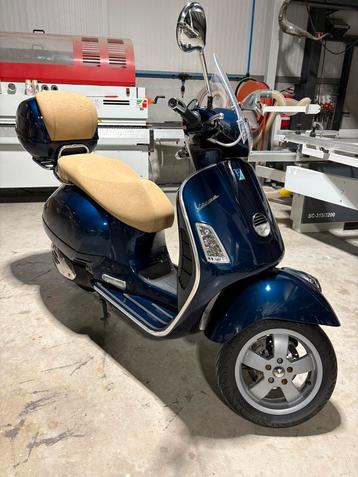 Zeer mooie vespa gts 125cc 4300km! beschikbaar voor biedingen