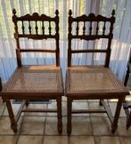 Twee eiken stoelen, Ophalen