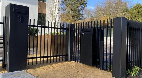Staande Pakket Brievenbus Frontbox DeLuxe - Logixbox, Tuin en Terras, Brievenbussen, Nieuw, Staande brievenbus, Staal, Ophalen of Verzenden