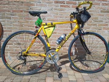 Koersfiets met vlinderstuur voor dagelijks gebruik beschikbaar voor biedingen