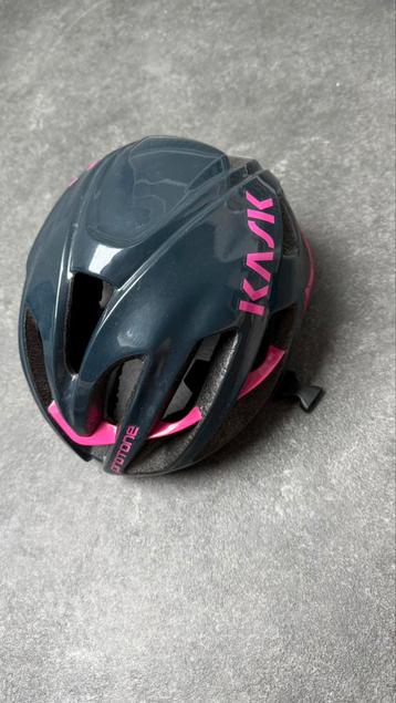 Kask protone disponible aux enchères