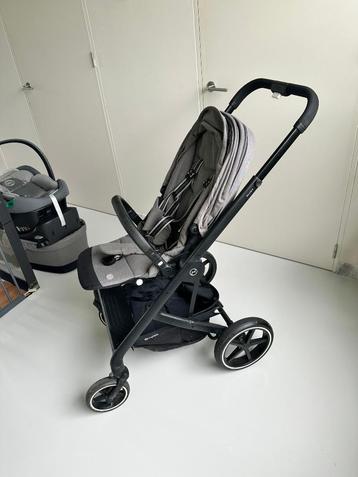 Volledige Kinderwagen + autostoel donkergrijs beschikbaar voor biedingen
