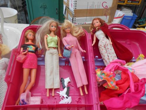 poupée Barbie ancienne, Enfants & Bébés, Jouets | Poupées, Utilisé, Barbie, Enlèvement ou Envoi