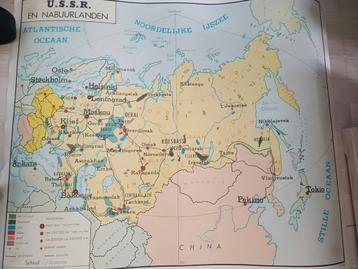 Retro landkaart tweezijdig USSR en Europees vasteland, Antiek en Kunst, Antiek | Schoolplaten, Ophalen of Verzenden
