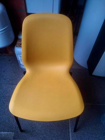 Stoel  beschikbaar voor biedingen