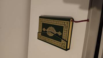 de koran in het arabisch beschikbaar voor biedingen
