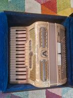 Accordeon met pianoklavier van het merk Accordiola, Ophalen, Zo goed als nieuw, Accordiola