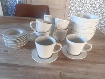 Koffieservies 8-delig en 5 soepkommen beschikbaar voor biedingen