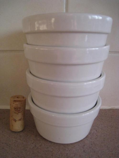 4 vuurvaste witte ovenschaaltjes, diameter 9cm, Huis en Inrichting, Keuken | Servies, Ophalen of Verzenden