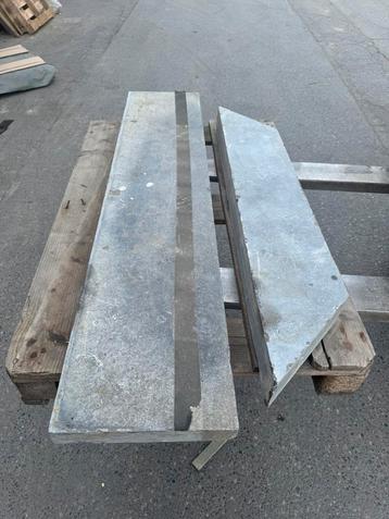Lot 2 pierres bleues – abîmées mais utilisables – petit prix beschikbaar voor biedingen