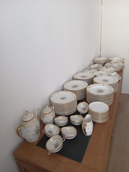 Service en porcelaine de Limoges complet de 113 pièces., Antiek en Kunst, Antiek | Servies compleet, Ophalen