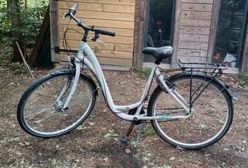 Kinder/damesfiets Op te knappen beschikbaar voor biedingen