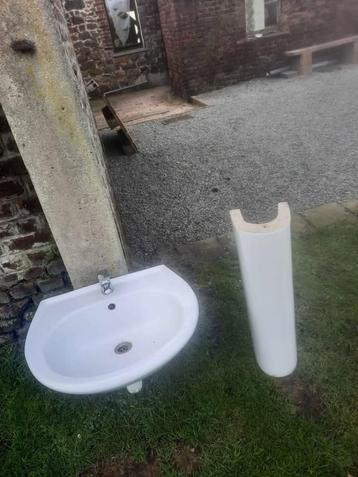 Lavabo + colonne + robinet beschikbaar voor biedingen