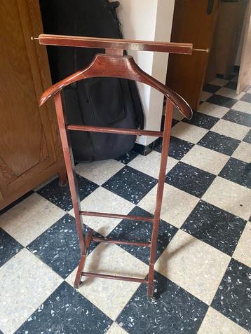 Kleerhanger beschikbaar voor biedingen