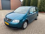 Volkswagen Touran 1.6-16V FSI Turijn, Auto's, Volkswagen, Voorwielaandrijving, Gebruikt, Zwart, 4 cilinders