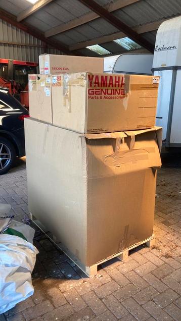 Lot Yamaha/ Suzuki/Honda motorscooter onderdelen beschikbaar voor biedingen