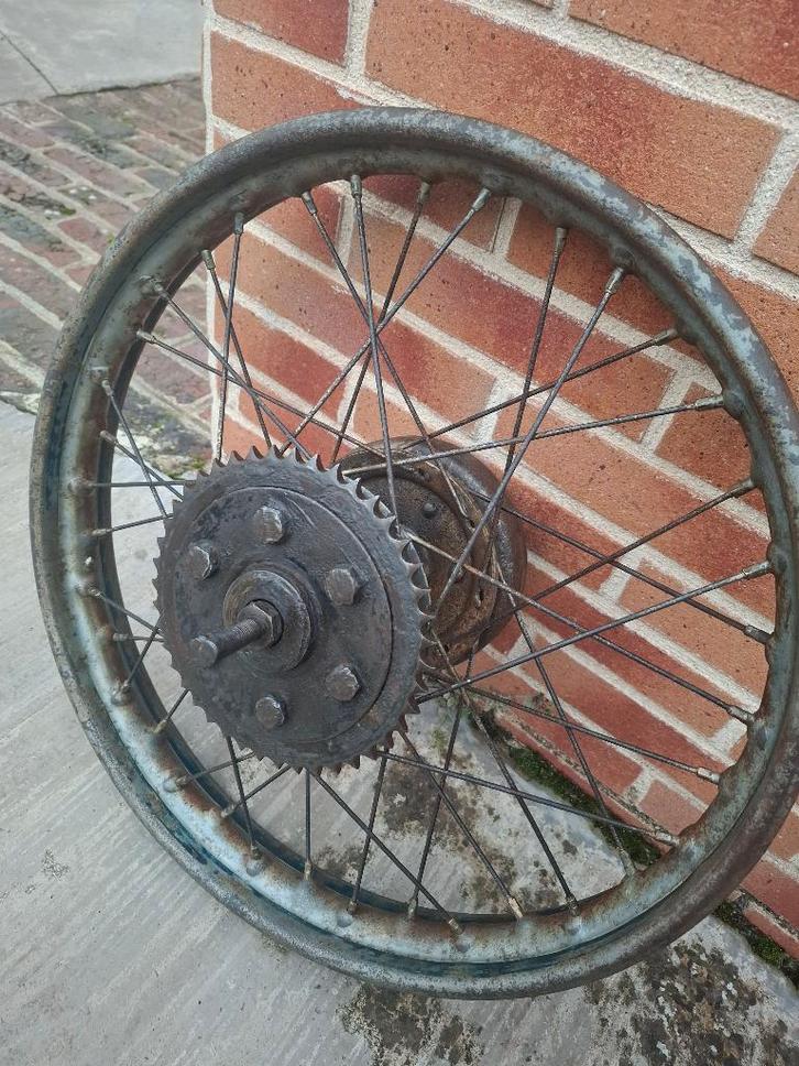 Roue arriere moto FN,oldtimers,veteran,saroléa, Motos, Pièces | Oldtimers & Ancêtres, Enlèvement