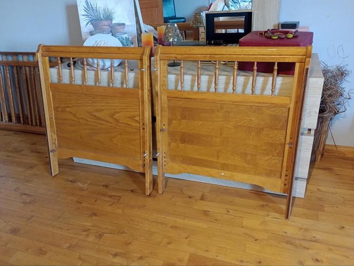 Kinderbedden schoon, stevig, twee in hoogte verstelbare zijm, Huis en Inrichting, Bureaus, Ophalen