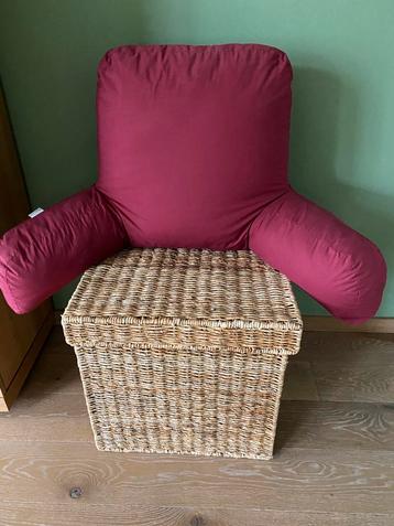 Comfortabel rugkussen beschikbaar voor biedingen