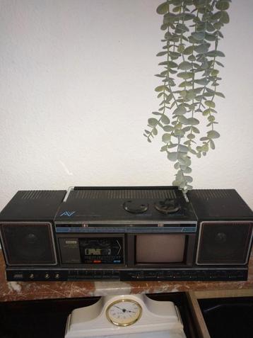 Radio - cassette -  TV disponible aux enchères