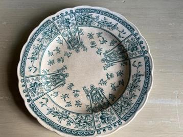 Mooi aardewerk bord met renaissance decor. beschikbaar voor biedingen