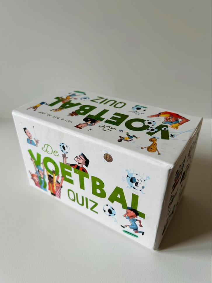 De Voetbal Quiz met 100 vragen voor alle leeftijden, Hobby en Vrije tijd, Gezelschapsspellen | Overige, Gebruikt, Ophalen of Verzenden
