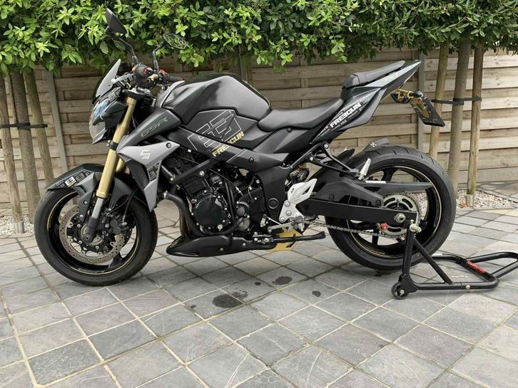 suzuki gsr 750 **freegun editie ** 7900km **perfecte staat *, Motoren, Motoren | Suzuki, Bedrijf, Naked bike, meer dan 35 kW, 4 cilinders