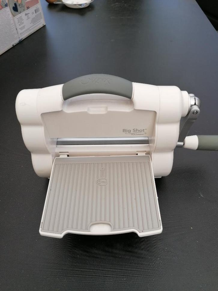 Machine à découper la feutrine + matrices + lot de feutrine, Hobby en Vrije tijd, Knutselen, Zo goed als nieuw, Knutselwerk, Ophalen