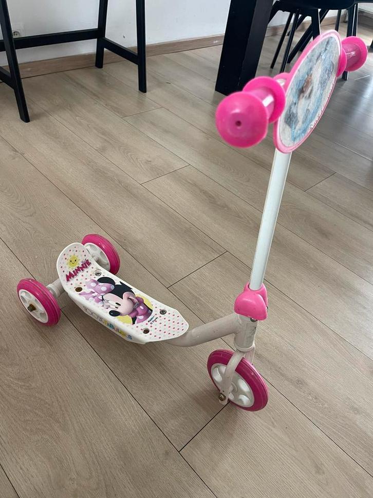 Twee leuke kindersteps te koop – Frozen & Minnie Mouse thema, Fietsen en Brommers, Steps, Zo goed als nieuw, Ophalen