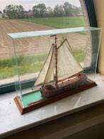 Voilier dans une serre en verre., Enlèvement, Comme neuf