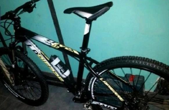 VTT Lapierre Raid 527 taille M + 4 pneus et accessoires..., Fietsen en Brommers, Fietsen | Mountainbikes en ATB, Gebruikt, Ophalen