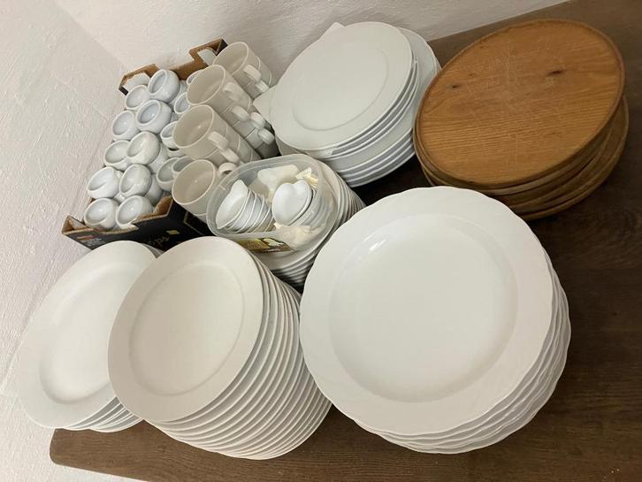 borden wit rond groot en klein, resto ,camping,BBQ, Huis en Inrichting, Keuken | Servies, Gebruikt, Bord(en), Effen, Aardewerk