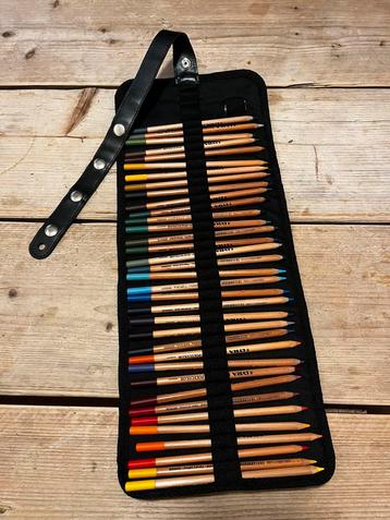 Rembrandt Kleurpotloden in luxe-etui beschikbaar voor biedingen