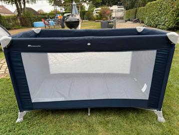 Comfortabel babyparasolbed in uitstekende staat beschikbaar voor biedingen