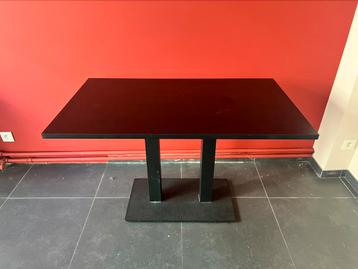 Tafel beschikbaar voor biedingen