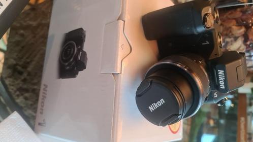 Nikon 1V2 kit + 10-30mm VR lens 2556 kliks, TV, Hi-fi & Vidéo, Appareils photo numériques, Utilisé, Compact, Nikon, Enlèvement ou Envoi