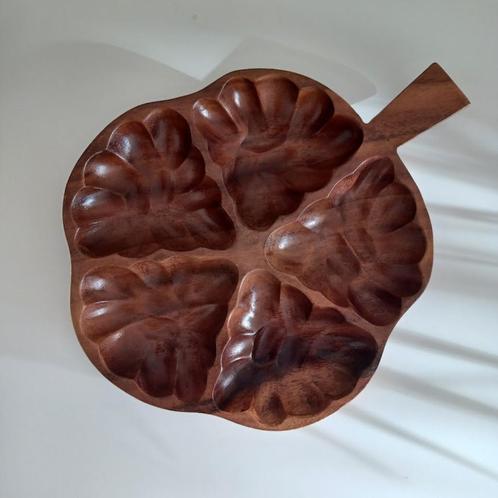 Vintage '70 Teak schaal eikenblad, handgemaakt, Huis en Inrichting, Woonaccessoires | Schalen en Manden, Zo goed als nieuw, Schaal