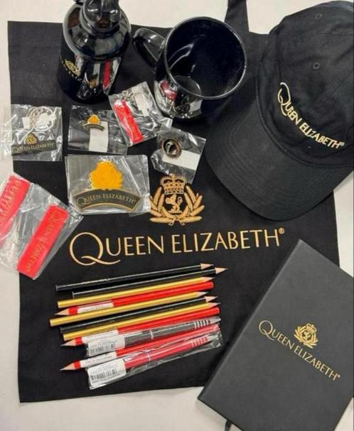 Queen elizabeth II 2 - Pakket, tas pet mok bidon pins boek, Verzamelen, Koningshuis en Royalty, Nieuw, Ophalen of Verzenden