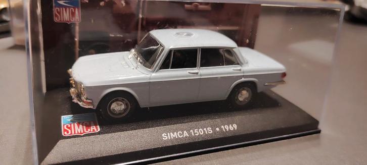 Simca 1501s bleu clair 1969 1:43 dans vitrine, Hobby & Loisirs créatifs, Voitures miniatures | 1:43, Enlèvement ou Envoi