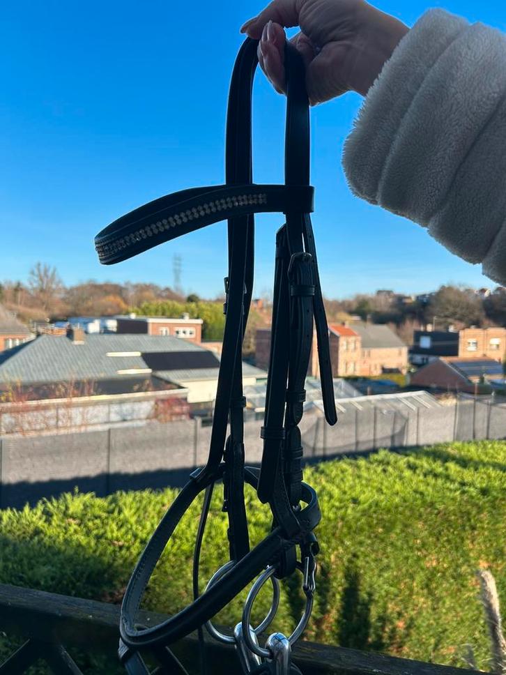 Bridon Fouganza (Décathlon) noir taille Cob – Strass, Dieren en Toebehoren, Paarden en Pony's | Hoofdstellen en Tuigage, Gebruikt