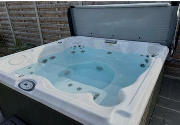 Jacuzzi J235 beschikbaar voor biedingen